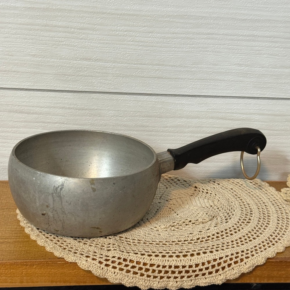 Vintage Wear-Ever Hallite 1 QT Aluminum Saucepan No 2101 Bakelite Handle USA